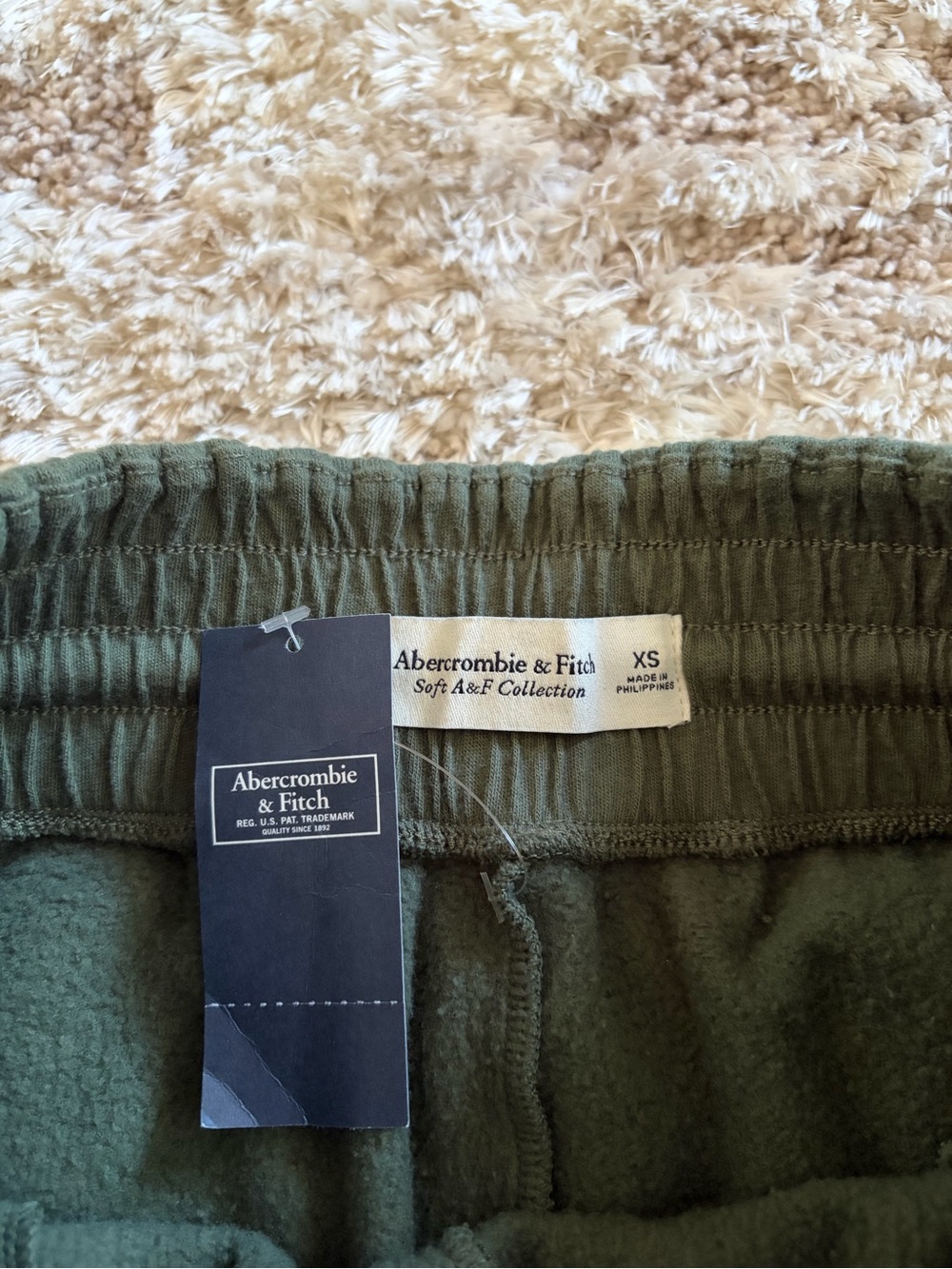 NWT Abercrombie & Fitch Olive Green Elastic Waist Athletic Shorts Size XS - Picture 3 of 4